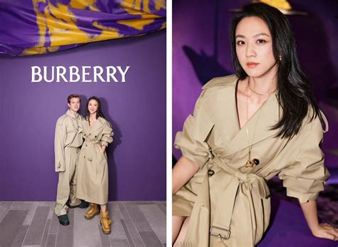 burberry 毛边格纹围巾 明星|ICON Singapore .